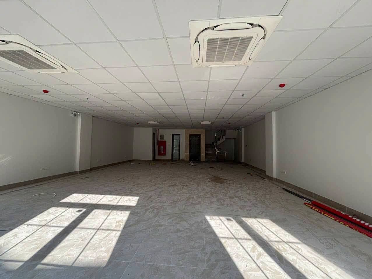 Rất gấp tìm khách thuê 110m2, mt9m, 4T, 75tr, Nguyễn Phúc Lai, Đống Đa, ô tô tránh, KD. 16006399