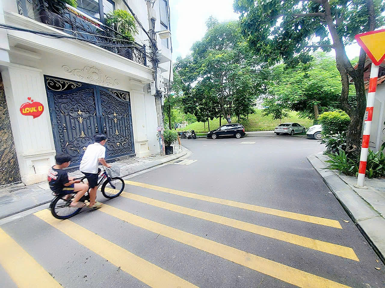 Bán nhà Ngọc Thuỵ,Long Biên 4 tầng,80m,mt4.5m vỉa hè,oto tránh nhỉnh 22 tỷ 16006482