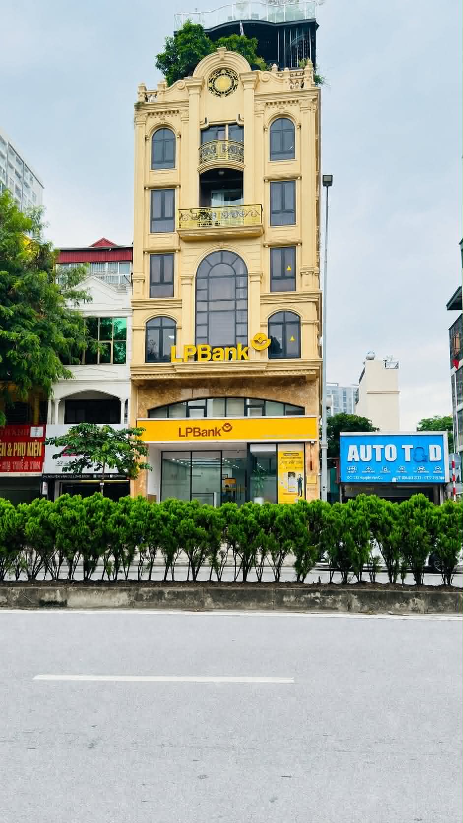 Toà nhà mặt phố Nguyễn Văn Cừ, 140m x 10 tầng, MT 8.6m, dòng tiền 4 tỷ/năm 16006598