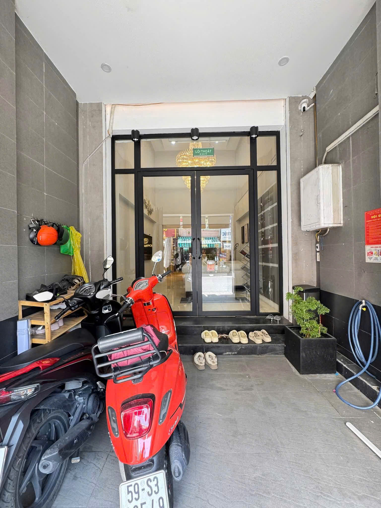 CHO THUÊ MẶT TIỀN KINH DOANH TẦNG TRỆT TRUNG TÂM HỒ CHÍ MINH 16006606
