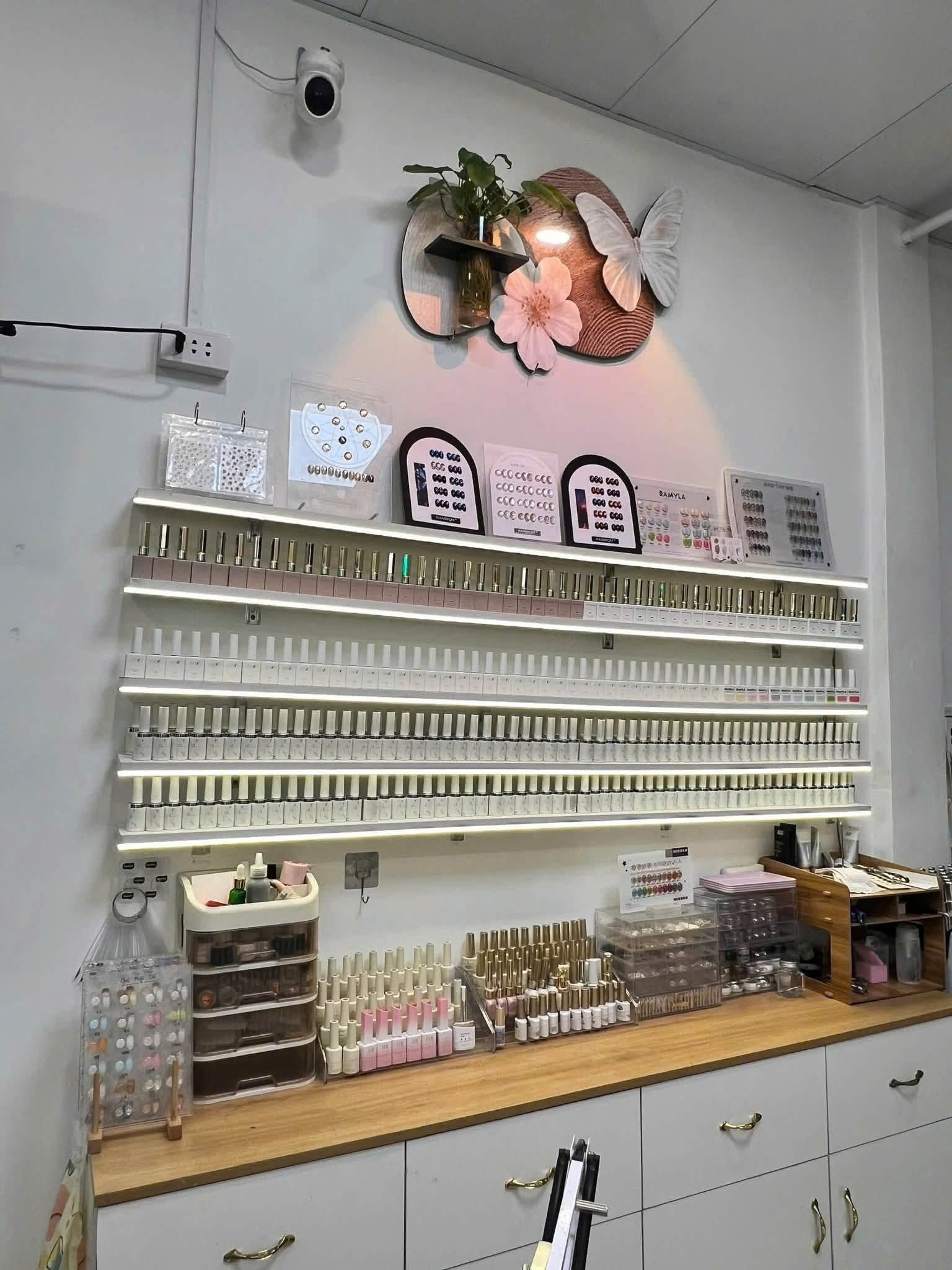 SANG NHƯỢNG MINT NAILS – MẶT TIỀN LÊ VĂN SỸ, PHÚ NHUẬN   Decor sạch đẹp, hiện đại – nhận tiệm làm 16006611