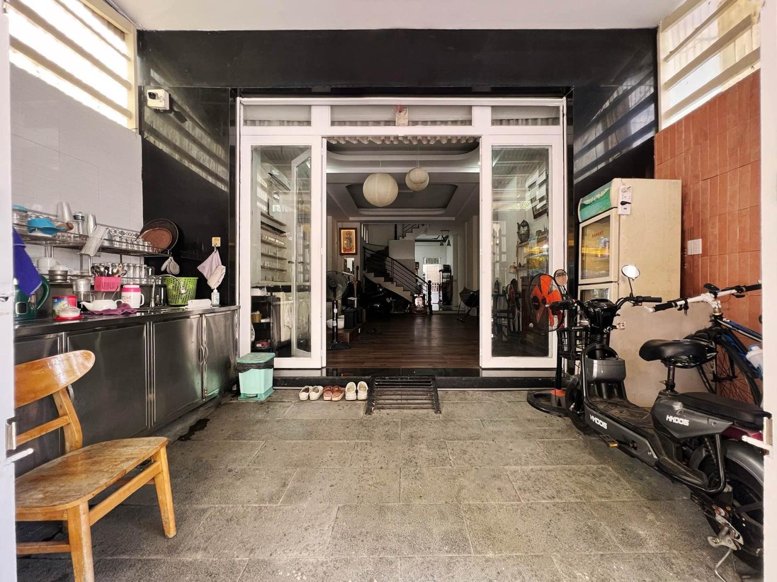 Bán Nhà Mặt Phố Quận 8 - 4 Tầng, 6 Phòng Ngủ, Giá 13.9 Tỷ 16006667