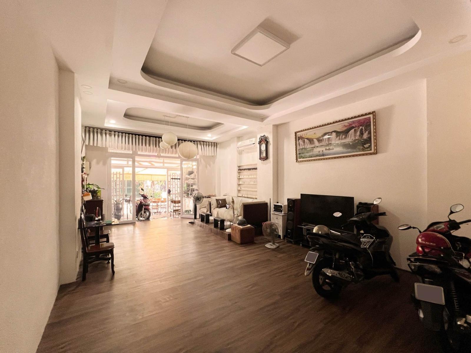 Bán Nhà Mặt Phố Quận 8 - 4 Tầng, 6 Phòng Ngủ, Giá 13.9 Tỷ 16006667