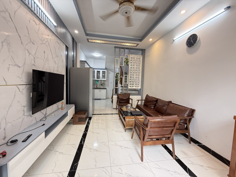 Bán nhà Việt Hưng,Long Biên 5 tầng,35m oto đỗ cổng nhỉnh 7 tỷ 16006702