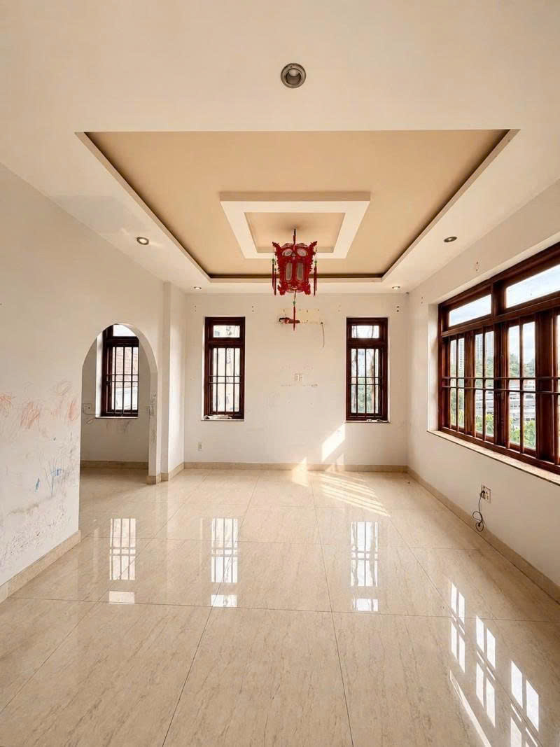 Bán nhà Biệt thự - Mặt tiền Sông Nhuệ - ngay Khu Sân Bay, 18,5x20m, 3 Tầng, chỉ 64 Tỷ. 16006787