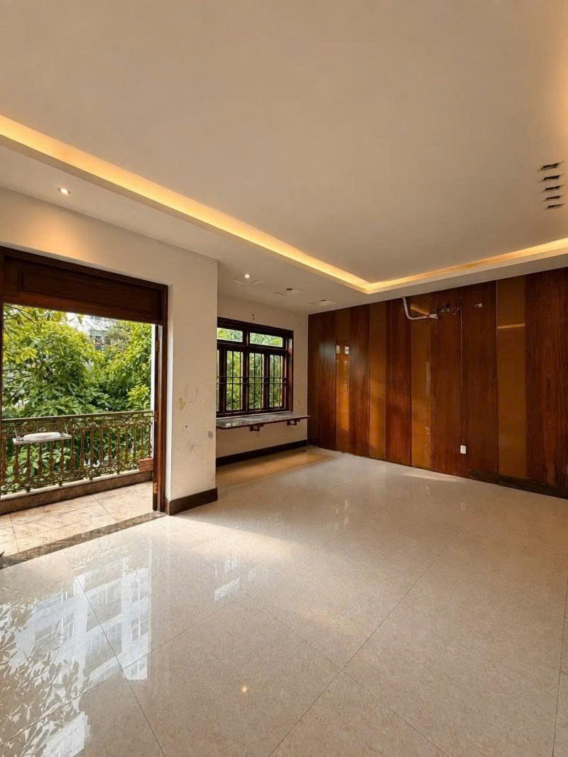 Bán nhà Biệt thự - Mặt tiền Sông Nhuệ - ngay Khu Sân Bay, 18,5x20m, 3 Tầng, chỉ 64 Tỷ. 16006787