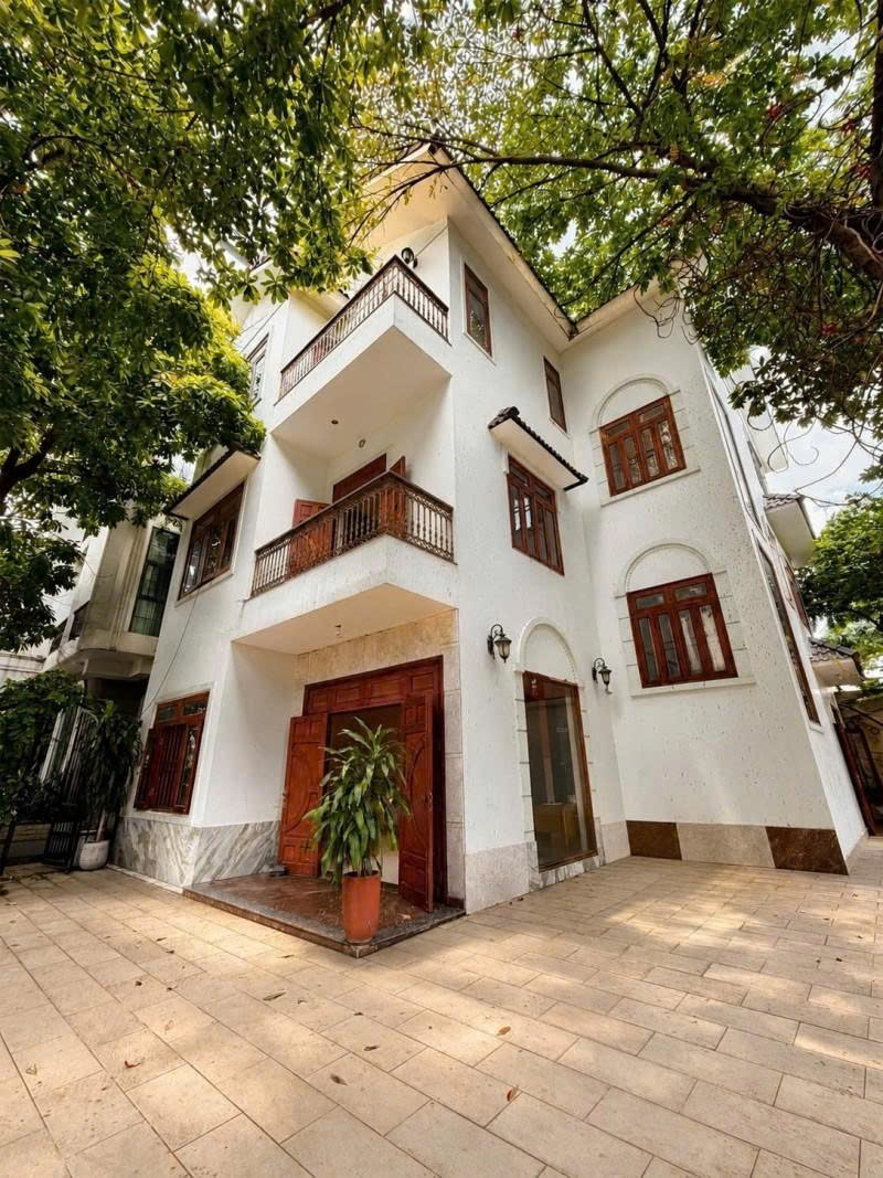 Bán nhà Biệt thự - Mặt tiền Sông Nhuệ - ngay Khu Sân Bay, 18,5x20m, 3 Tầng, chỉ 64 Tỷ. 16006787