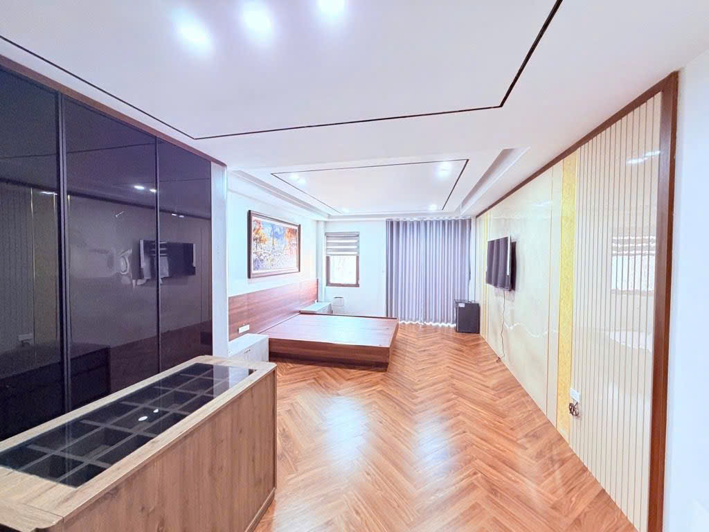 🏡🔥 NHÀ PHỐ TRẠM – Ô TÔ TRÁNH  56M² x 7 TẦNG  GARA Ô TÔ  THANG MÁY  FULL NỘI THẤT 🔥🏡 16006937