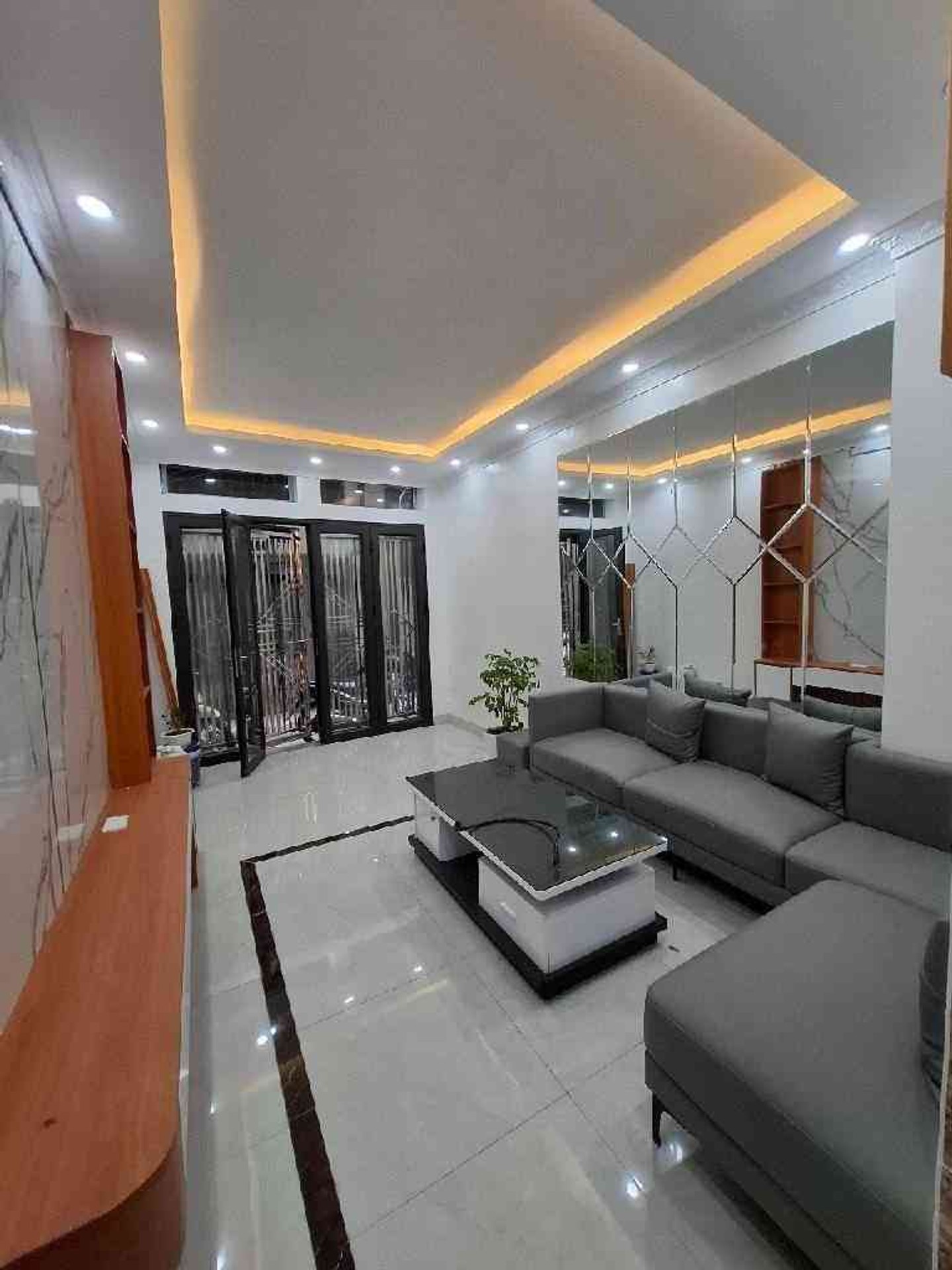 Bán Nhà Tô Hiệu, Hà Đông 45m2 5 tầng, 6 ngủ, oto, Thang Máy, Gần Phố 10 tỷ 5

 16006991