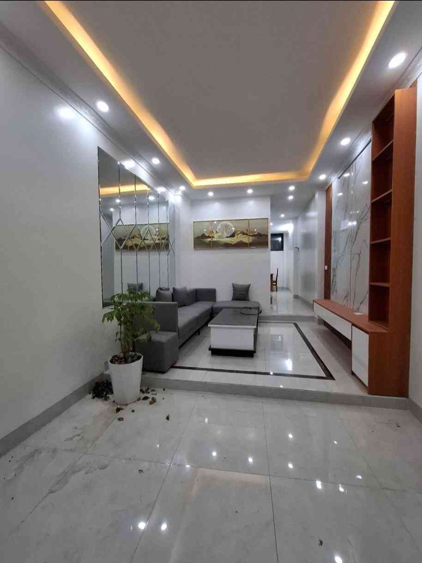 Bán Nhà Tô Hiệu, Hà Đông 45m2 5 tầng, 6 ngủ, oto, Thang Máy, Gần Phố 10 tỷ 5

 16006991