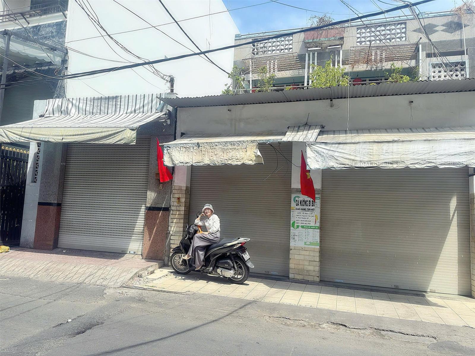 BÁN NHÀ MTKD ĐƯỜNG XÓM CHIẾU, QUẬN 4 - DT 446M2 - CHỦ XƯA 1 ĐỜI - GIANG GIANG:093.86.76.685 16007014