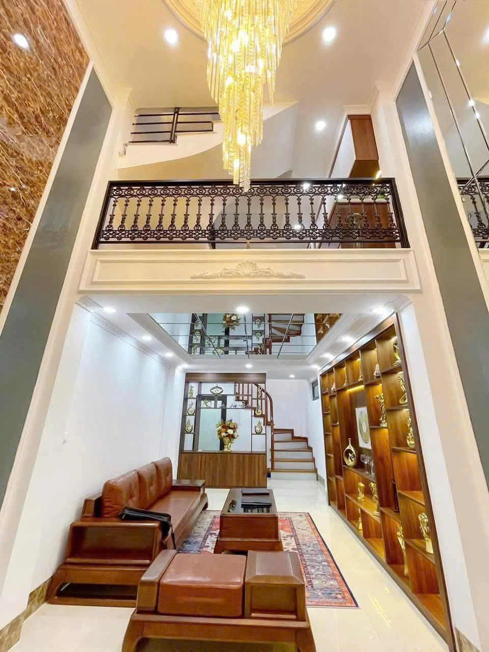 🏠 CHO THUÊ NHÀ GIÁP NHẤT – THANH XUÂN  HÀNG XÓM ROYAL CITY  40M² × 5 TẦNG  5PN  FULL ĐỒ 16007059