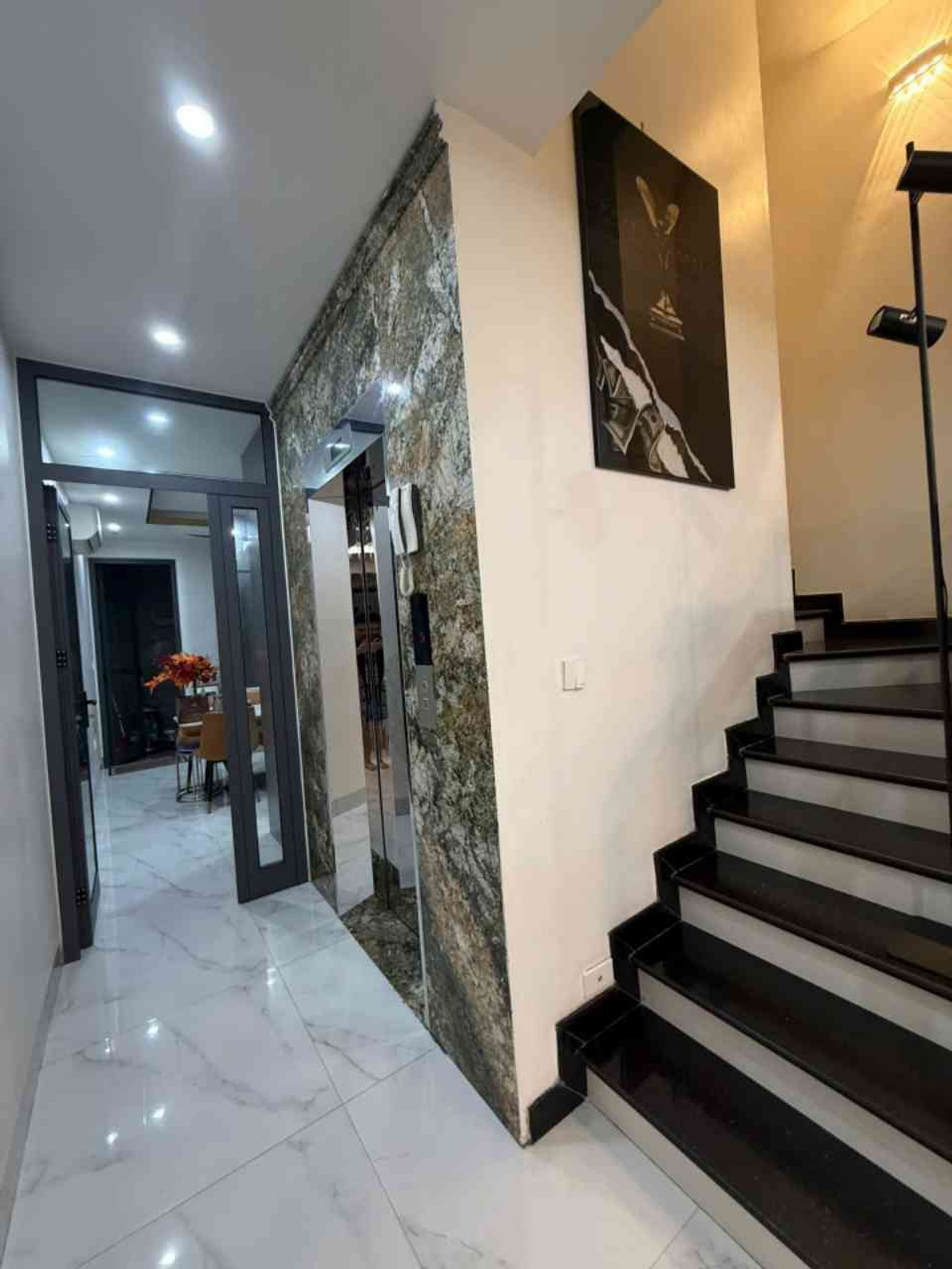 Bán nhà Lý Sơn 18 tỷ 70m vỉa hè thang máy kinh doanh 16007107
