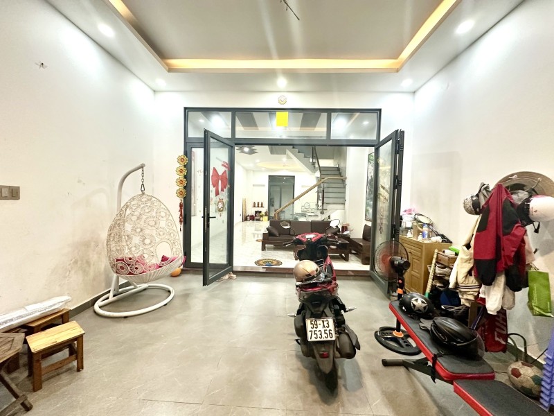 Bán nhà mặt phố đường Số 6, Linh Xuân, Thủ Đức, TP HCM. DT 90m2, 4 tầng, giá 8,48 tỷ. 16007154