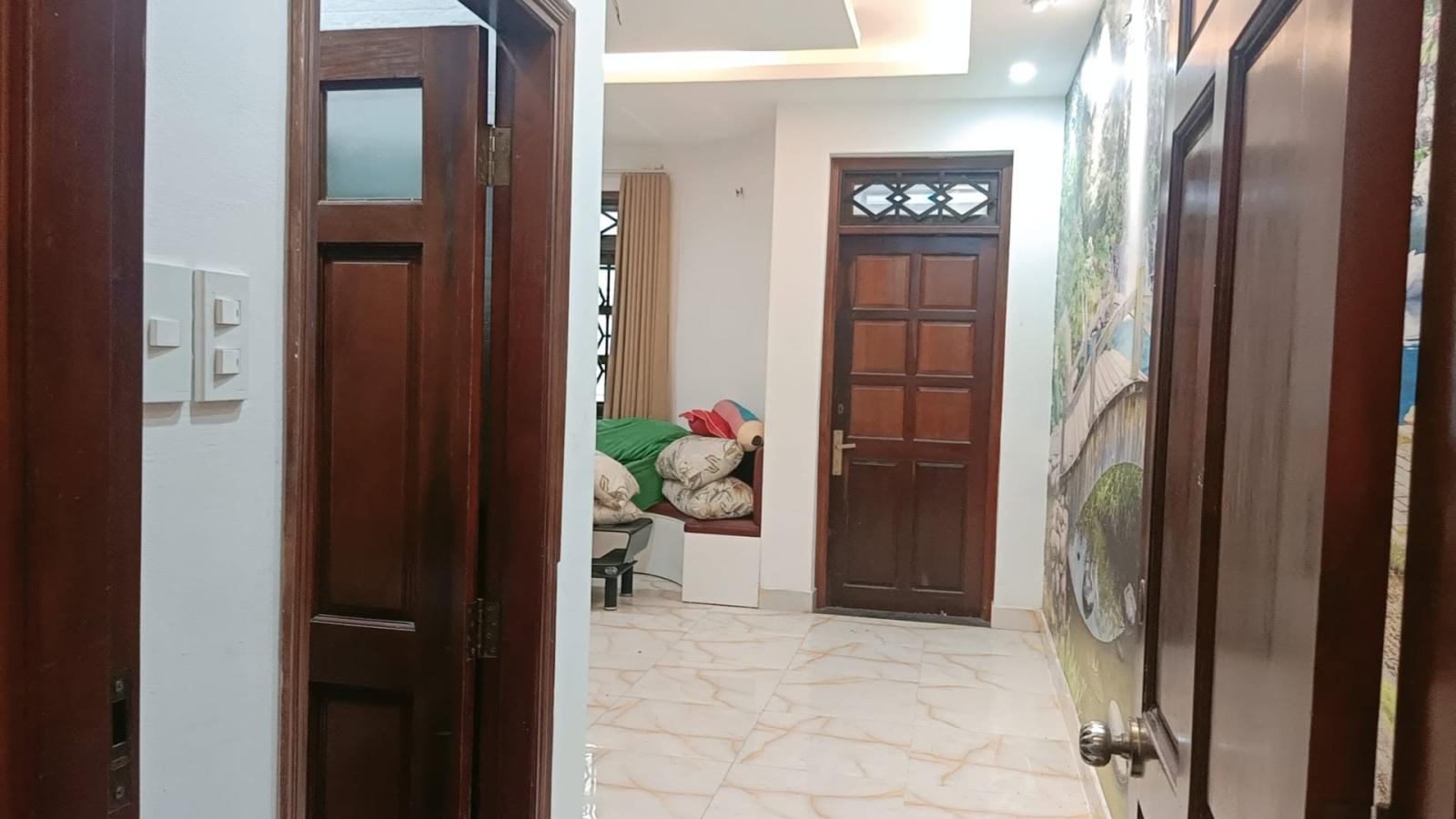 Bán gấp Mặt tiền Nguyễn Khuyến, Phường 12, Bình Thạnh, 4 tầng, kinh doanh, xe hơi trong nhà, chỉ 15,6 tỷ. 16007271