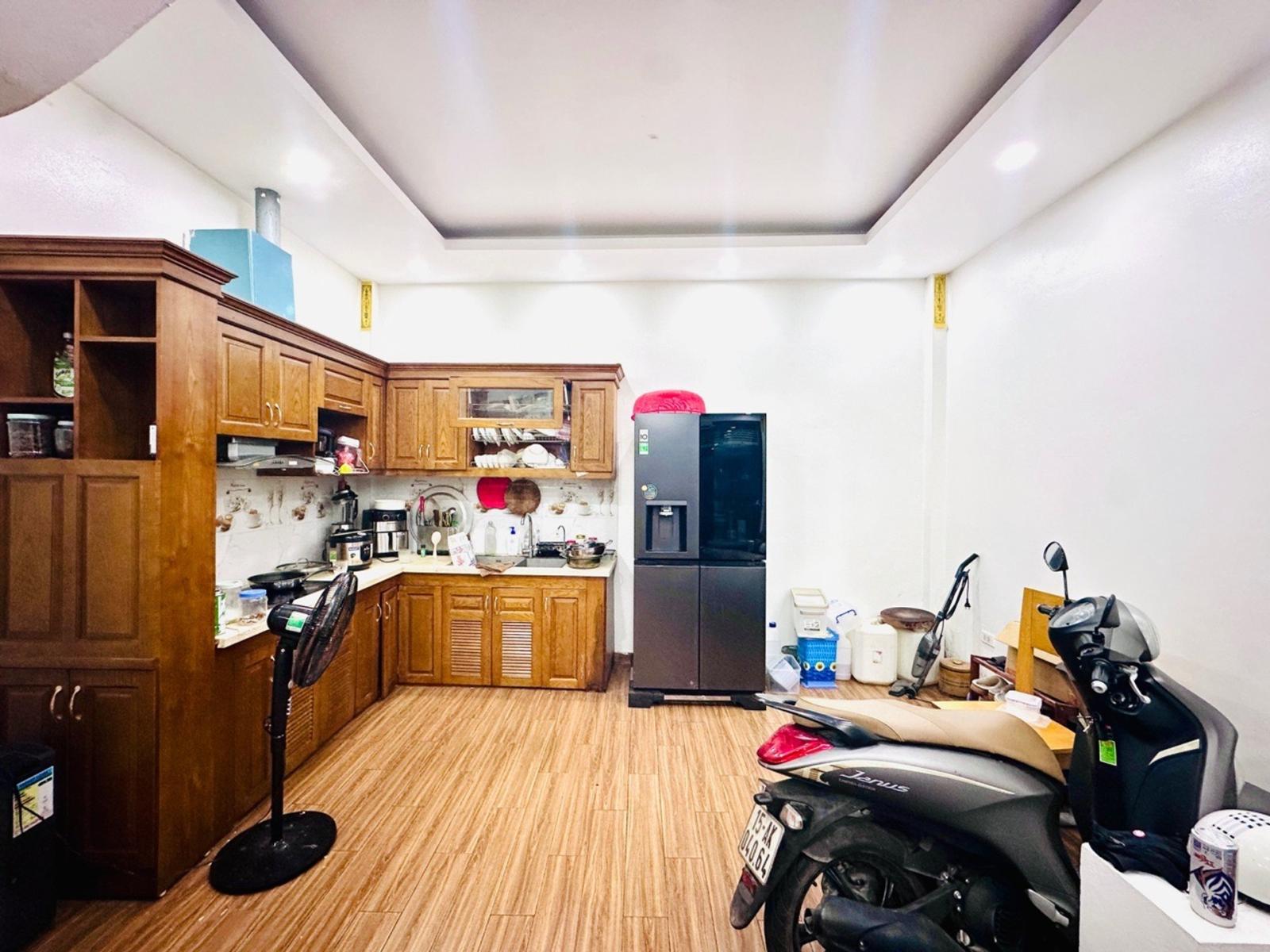 Bán nhà Trâu Qùy 6.2 tỷ 42m lô góc Ô TÔ đỗ cửa 16007334