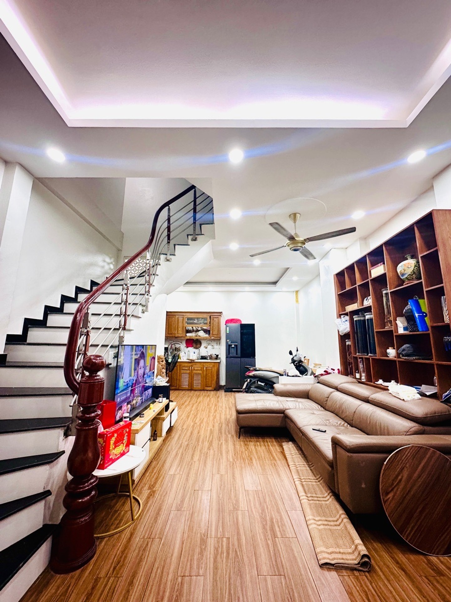 Bán nhà Trâu Qùy 6.2 tỷ 42m lô góc Ô TÔ đỗ cửa 16007340