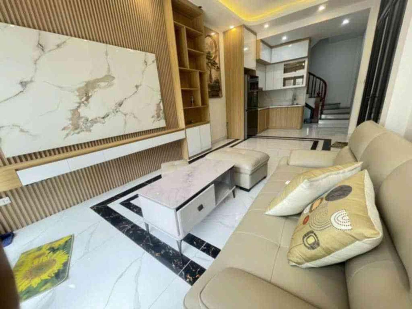 Bán nhà Trâu Qùy 9.1 tỷ 40m lô góc Ô TÔ đỗ cửa 16007344