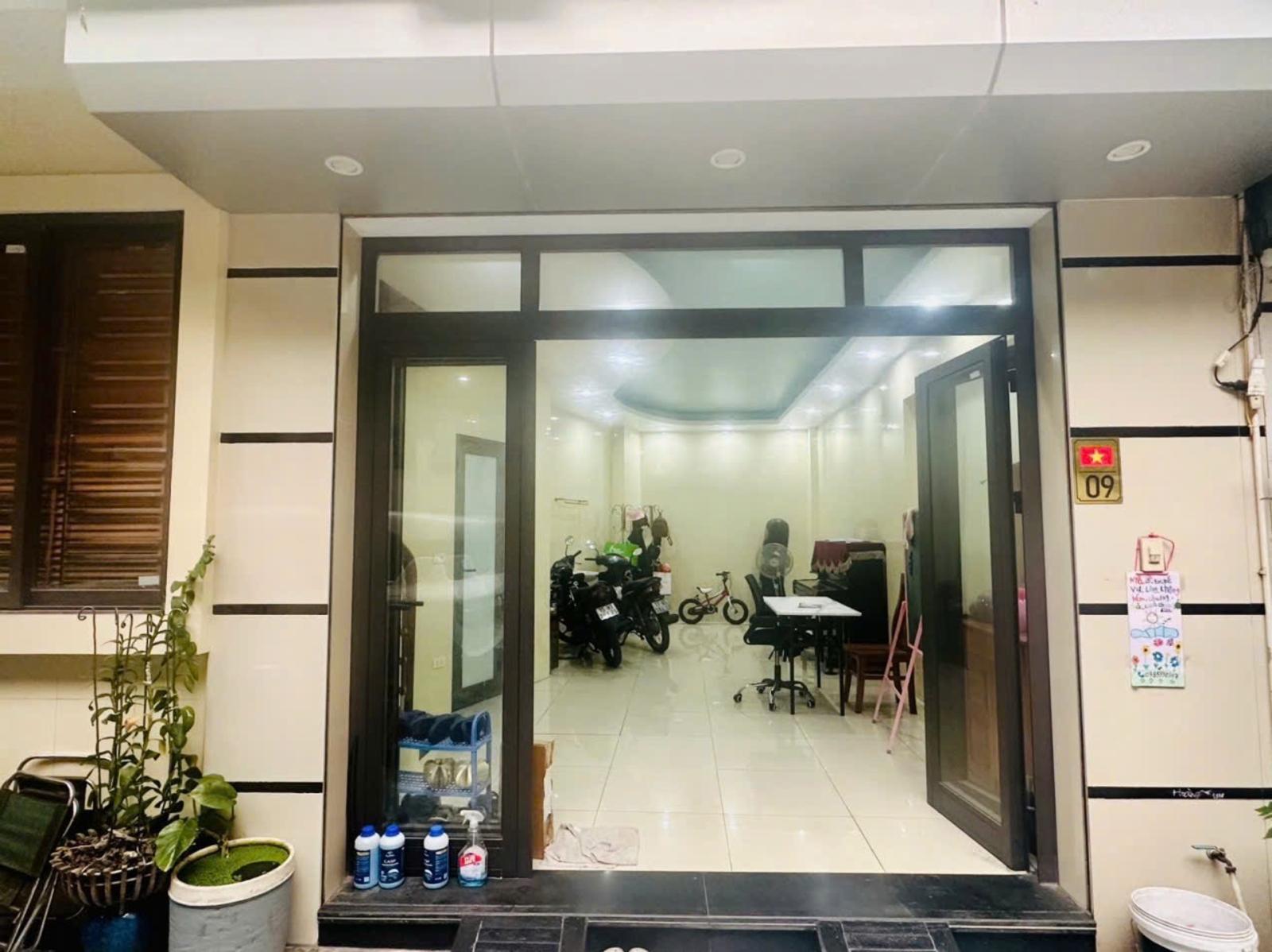 Bán nhà Bát Khối 8 tỷ 35m ô tô vào tận cửa 16007538