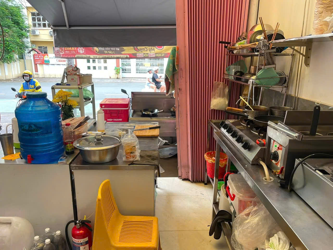SANG QUÁN MÌ CAY ĐỐI DIỆN TRƯỜNG CẤP 3 , MB BAO ĐẸP, ĐƯỜNG RẤT ĐÔNG, Tel : 0706768078 ( chính chủ ) 16007967