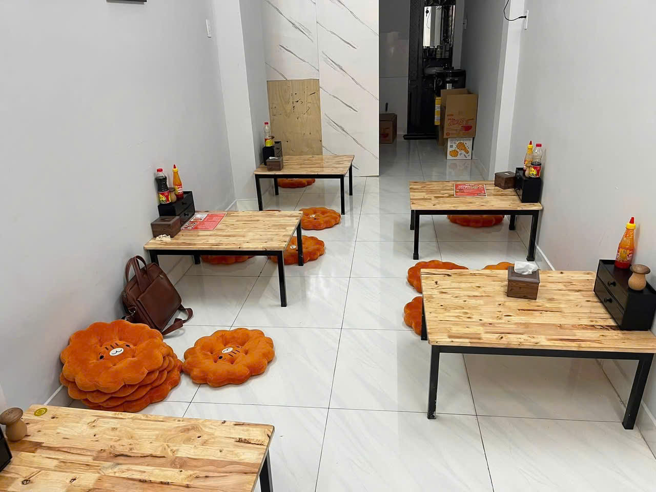 SANG QUÁN MÌ CAY ĐỐI DIỆN TRƯỜNG CẤP 3 , MB BAO ĐẸP, ĐƯỜNG RẤT ĐÔNG, Tel : 0706768078 ( chính chủ ) 16007967