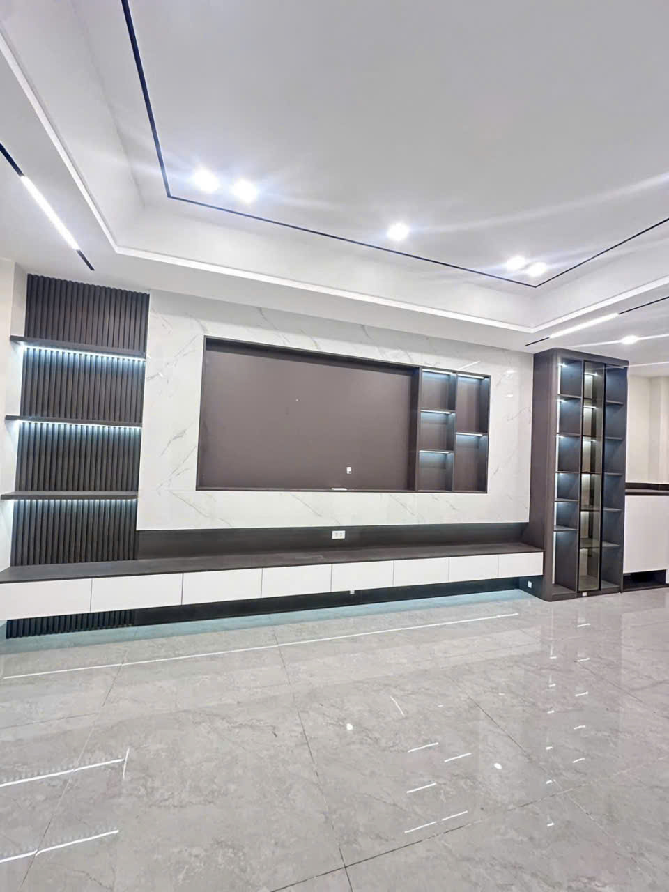 Bán nhà Tư Đình,Long Biên 6 tầng,103m,mt6.5m oto vào nhà nhỉnh 23 tỷ  16007972