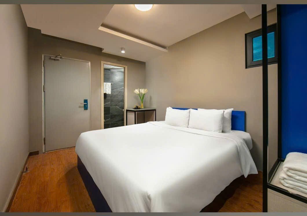 Bán Nhà Mặt Phố Trần Quốc Vượng. Thang Máy. Lô Góc. Ô Tô. Vỉa Hè. DT 130m2. Giá 69.5 Tỷ. 16008005
