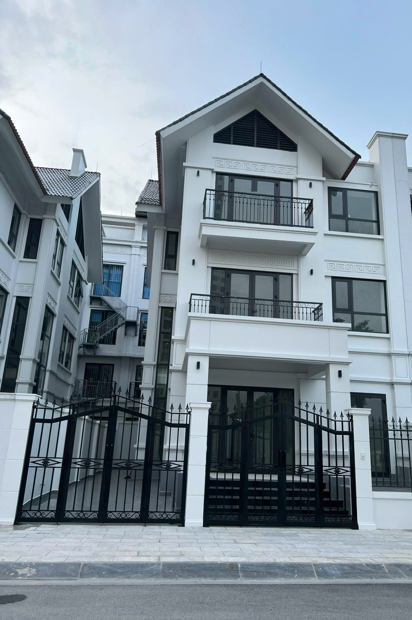 Cho thuê nhà, Nguyễn Khánh Toàn, Nguyễn Văn Huyên, 171m2x 3T -31 tr 16008098