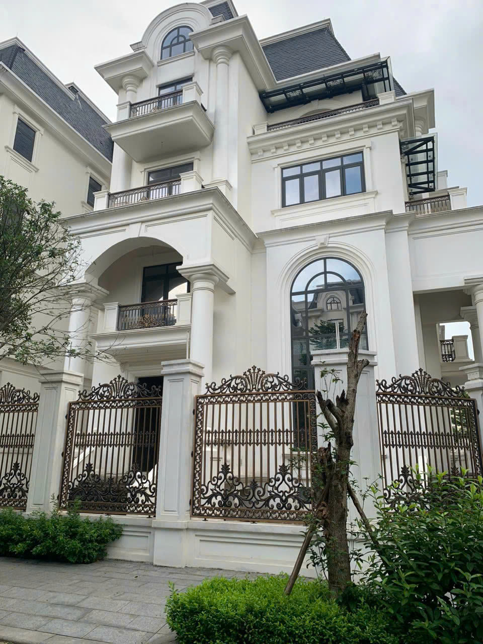 Cho thuê nhà, Chùa Bộc, Phạm Ngọc Thạch, THANG MÁY, 317m2x 4T -62 tr 16008104