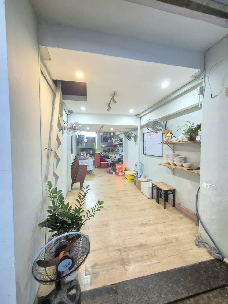 SANG NHƯỢNG QUÁN ĂN MẶT TIỀN CỘNG HÒA, TÂN BÌNH, HCM – GẦN KHU VĂN PHÒNG, VÀO KINH DOANH NGAY - CHỈ 16008176