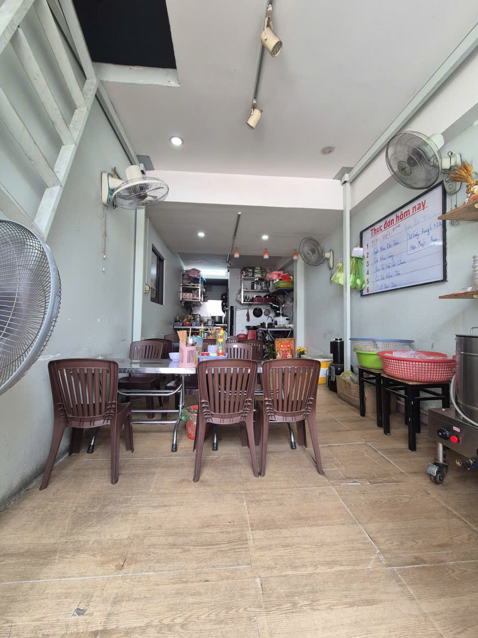 SANG NHƯỢNG QUÁN ĂN MẶT TIỀN CỘNG HÒA, TÂN BÌNH, HCM – GẦN KHU VĂN PHÒNG, VÀO KINH DOANH NGAY - CHỈ 16008176