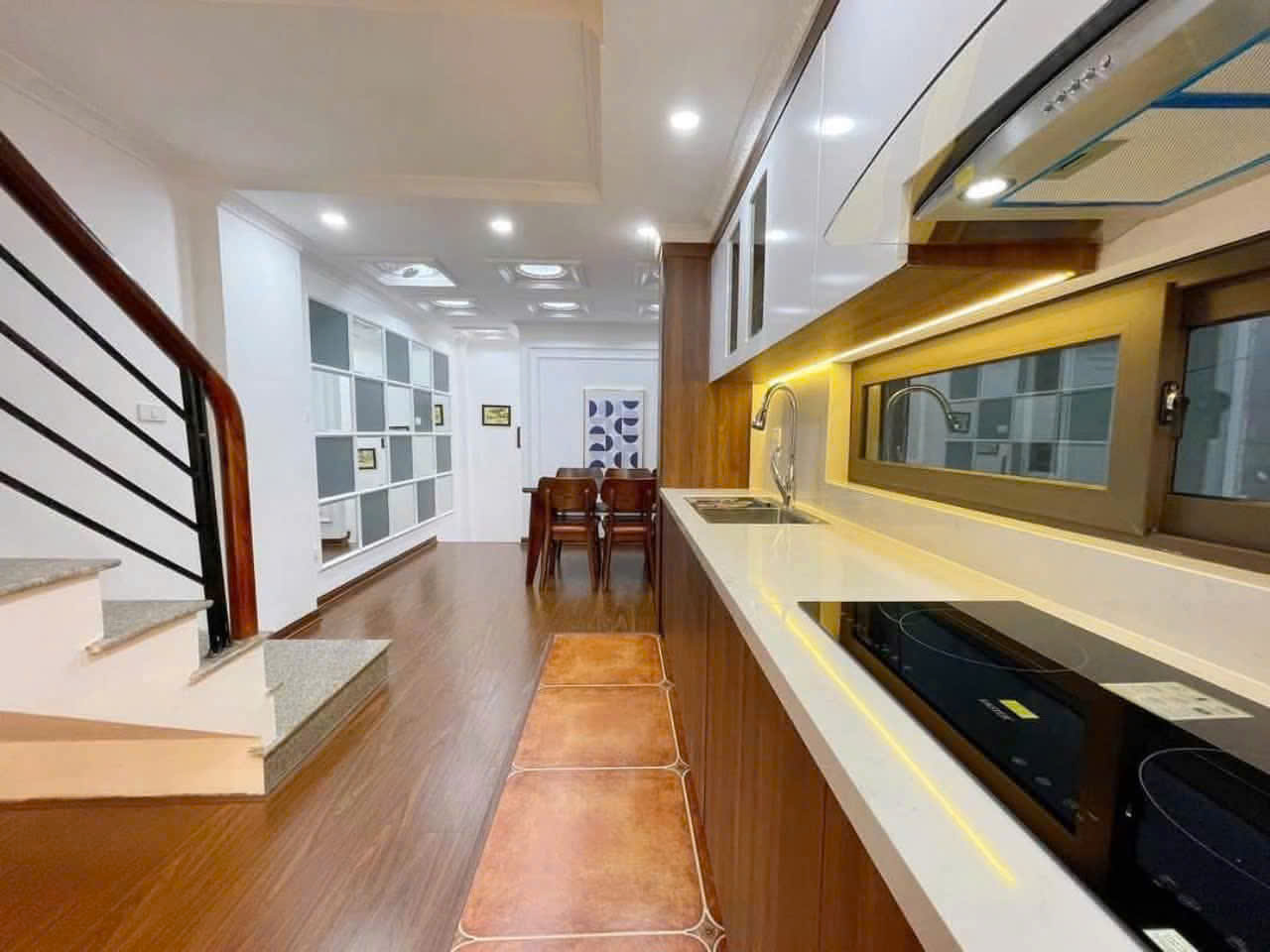 🏠 CHO THUÊ NHÀ GIÁP NHẤT – THANH XUÂN  HÀNG XÓM ROYAL CITY  40M² × 5 TẦNG  5PN  FULL ĐỒ 16008189