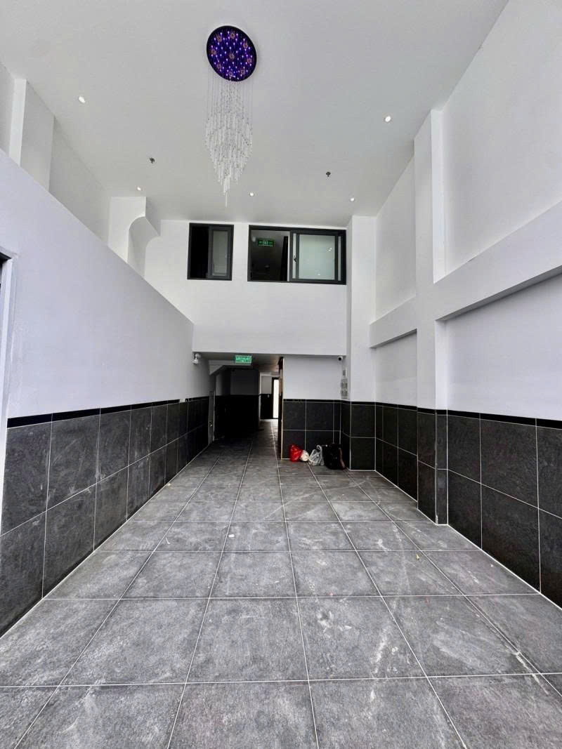 Bán tòa Nhà 6 Tầng -  Hẻm 6m Dương Quảng Hàm - 5x30m, 20 Homestay, HĐT 100Tr, 21 Tỷ. 16008234