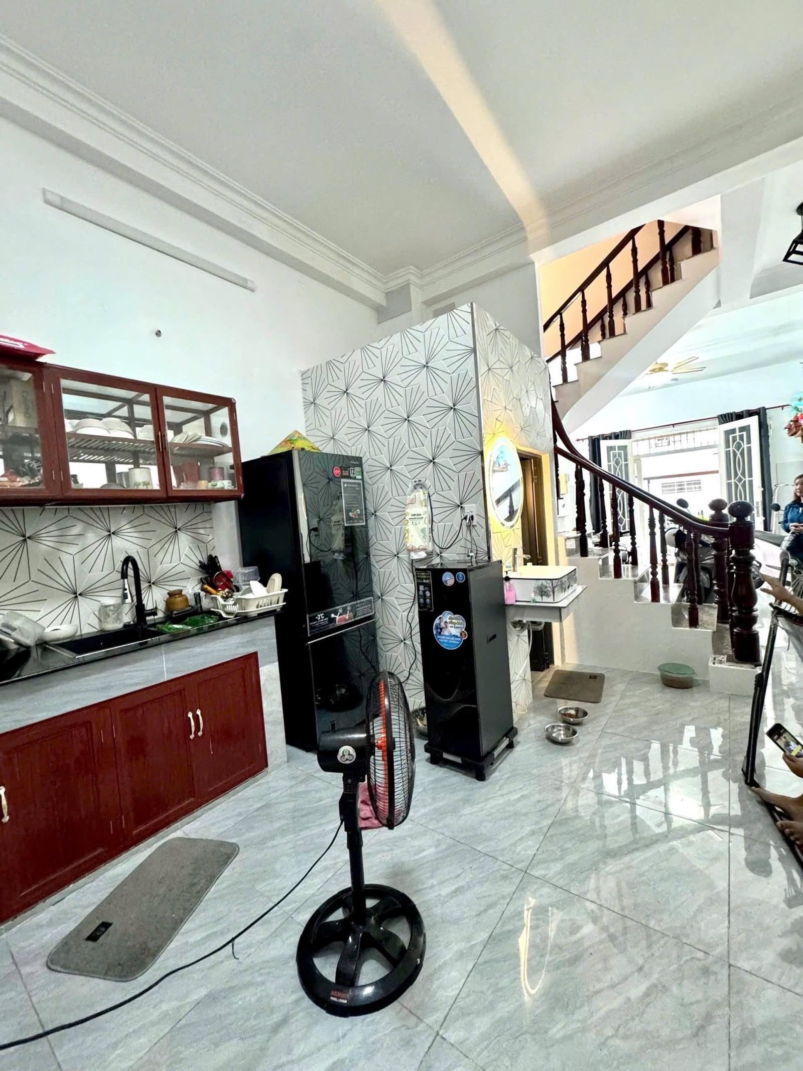 Bán nhà đẹp 4 tầng ngay ĐH Văn Lang  hẻm xe hơi Dương Quảng Hàm Gò Vấp 45M2, 6.5 tỷ còn bớt 16008248