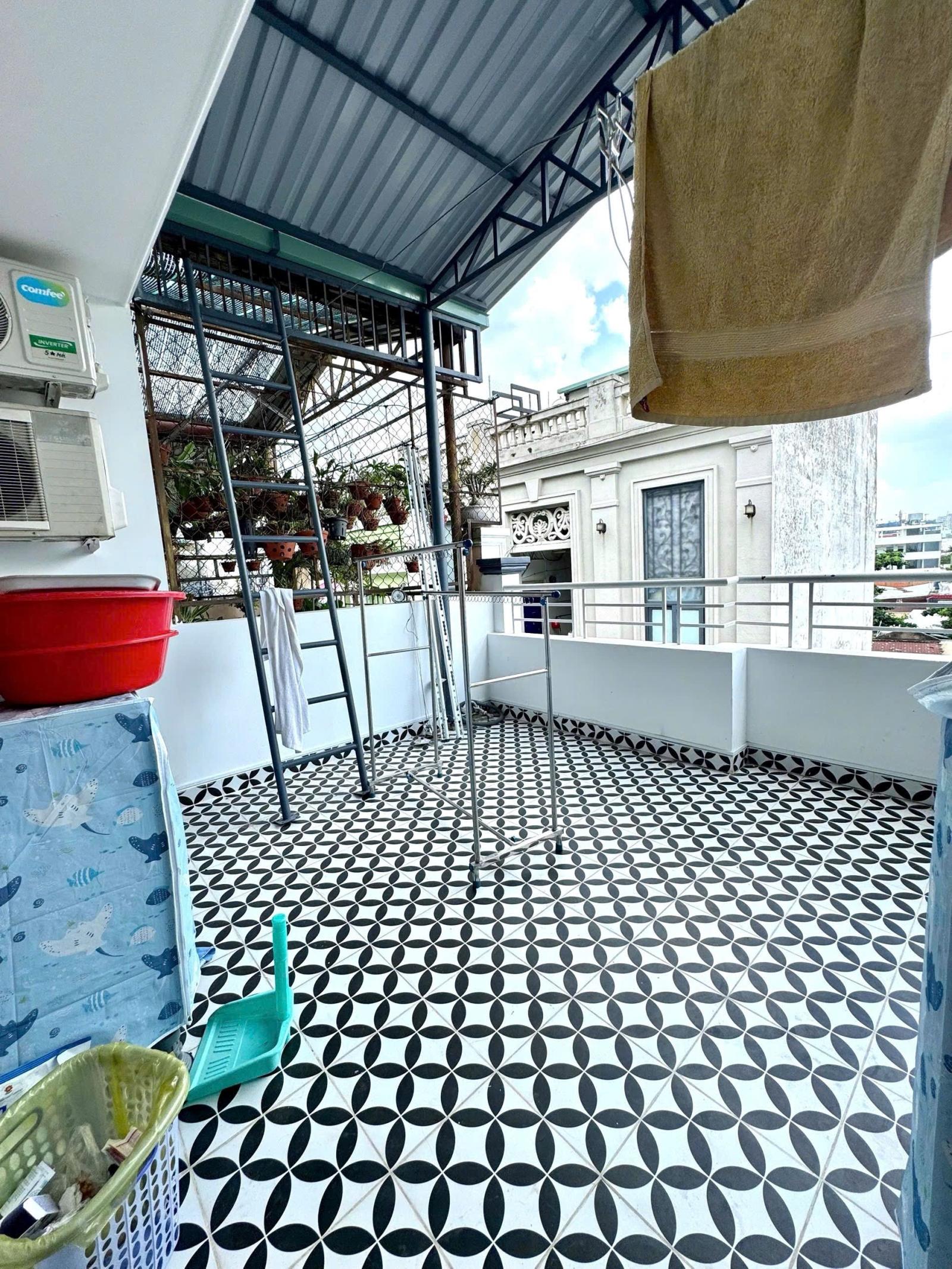 Bán nhà đẹp 4 tầng ngay ĐH Văn Lang  hẻm xe hơi Dương Quảng Hàm Gò Vấp 45M2, 6.5 tỷ còn bớt 16008248