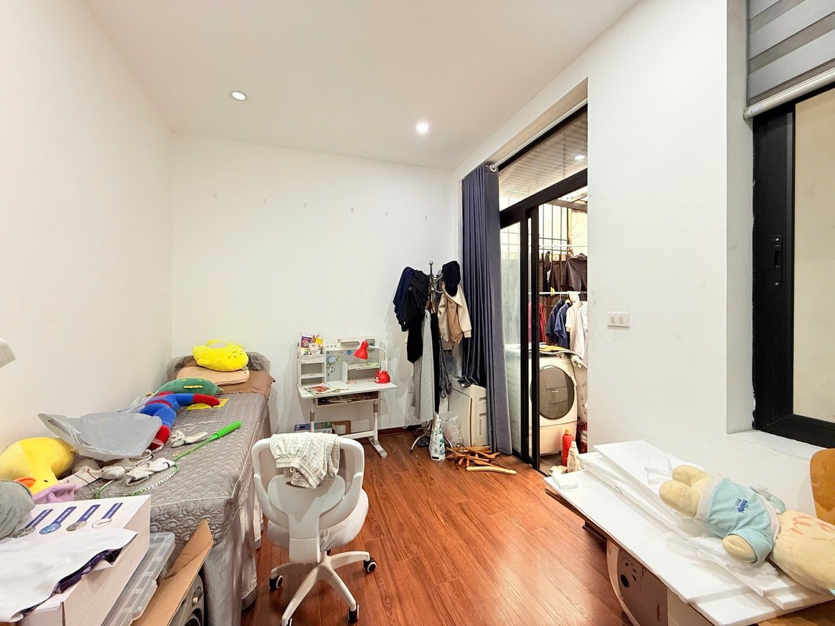 Bán Nhà Hoàng Văn Thái. Thanh Xuân. DT 64m2. MT 7.2m. 4 Tầng. Giá 13.4 Tỷ. 16008259