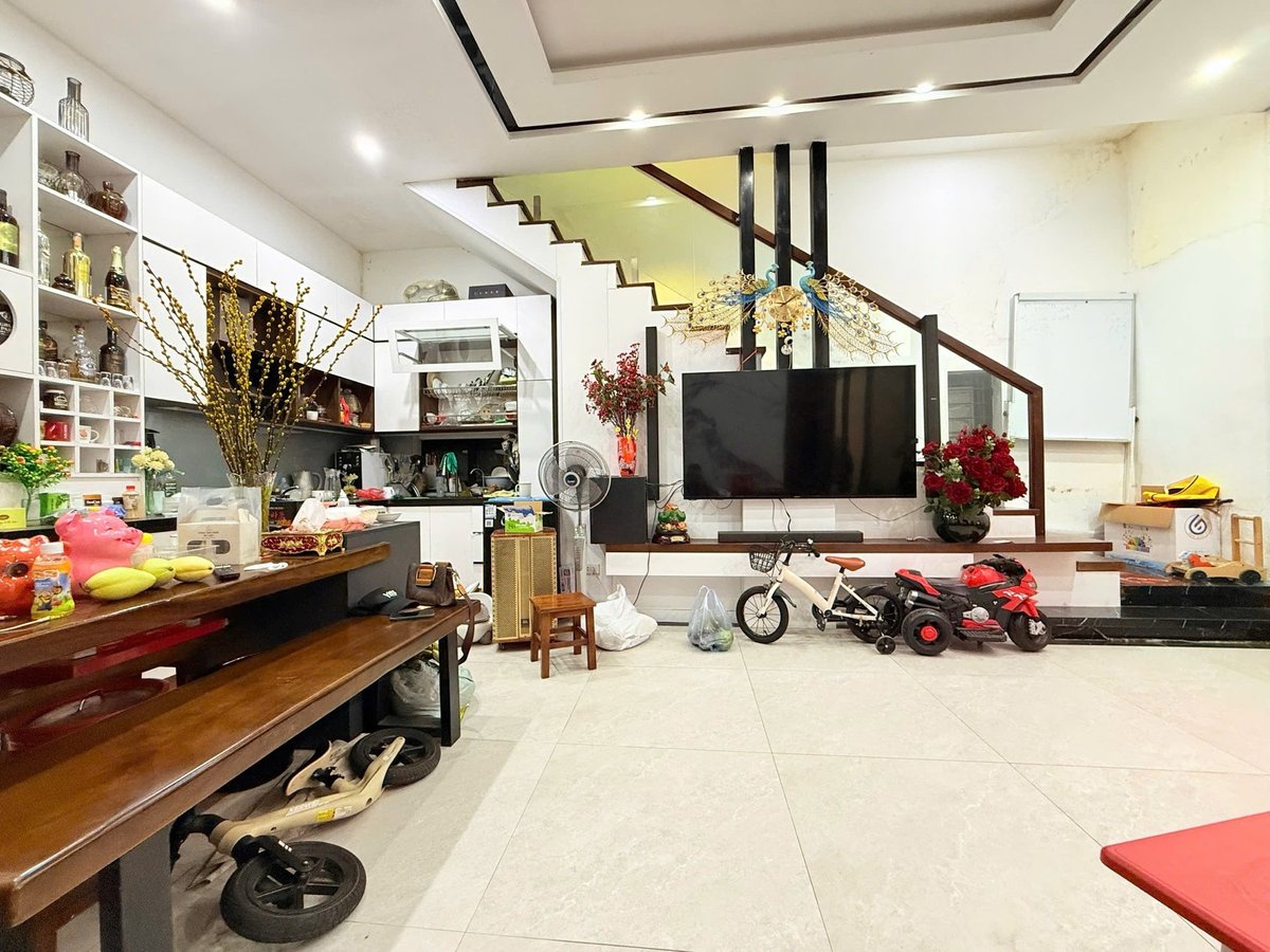 Bán Nhà Hoàng Văn Thái. Thanh Xuân. DT 64m2. MT 7.2m. 4 Tầng. Giá 13.4 Tỷ. 16008259