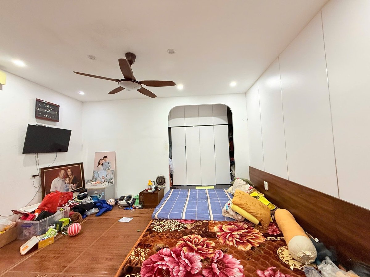 Bán Nhà Hoàng Văn Thái. Thanh Xuân. DT 64m2. MT 7.2m. 4 Tầng. Giá 13.4 Tỷ. 16008259