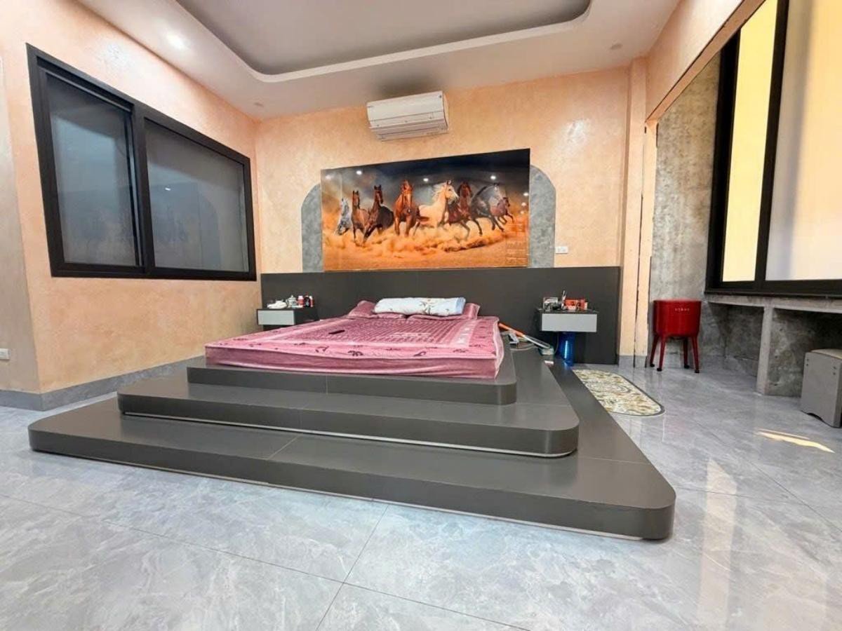 Bán Nhà Đặng Văn Ngữ. Đống Đa. 8 Tầng Thang Máy. DT 75m2. MT 6.9m. Giá 24.8 Tỷ. 16008265