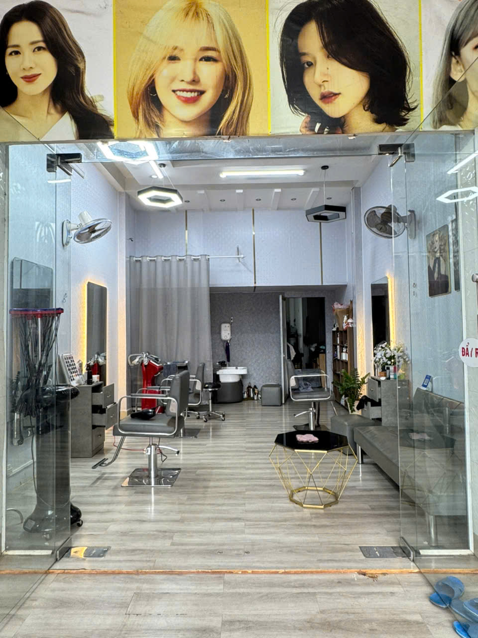 Salon Tóc Hậu - Quảng Phú - Thiết kế kiểu tóc đẹp, tư vấn chuẩn gương mặt, tự tin tỏa sáng 16008325