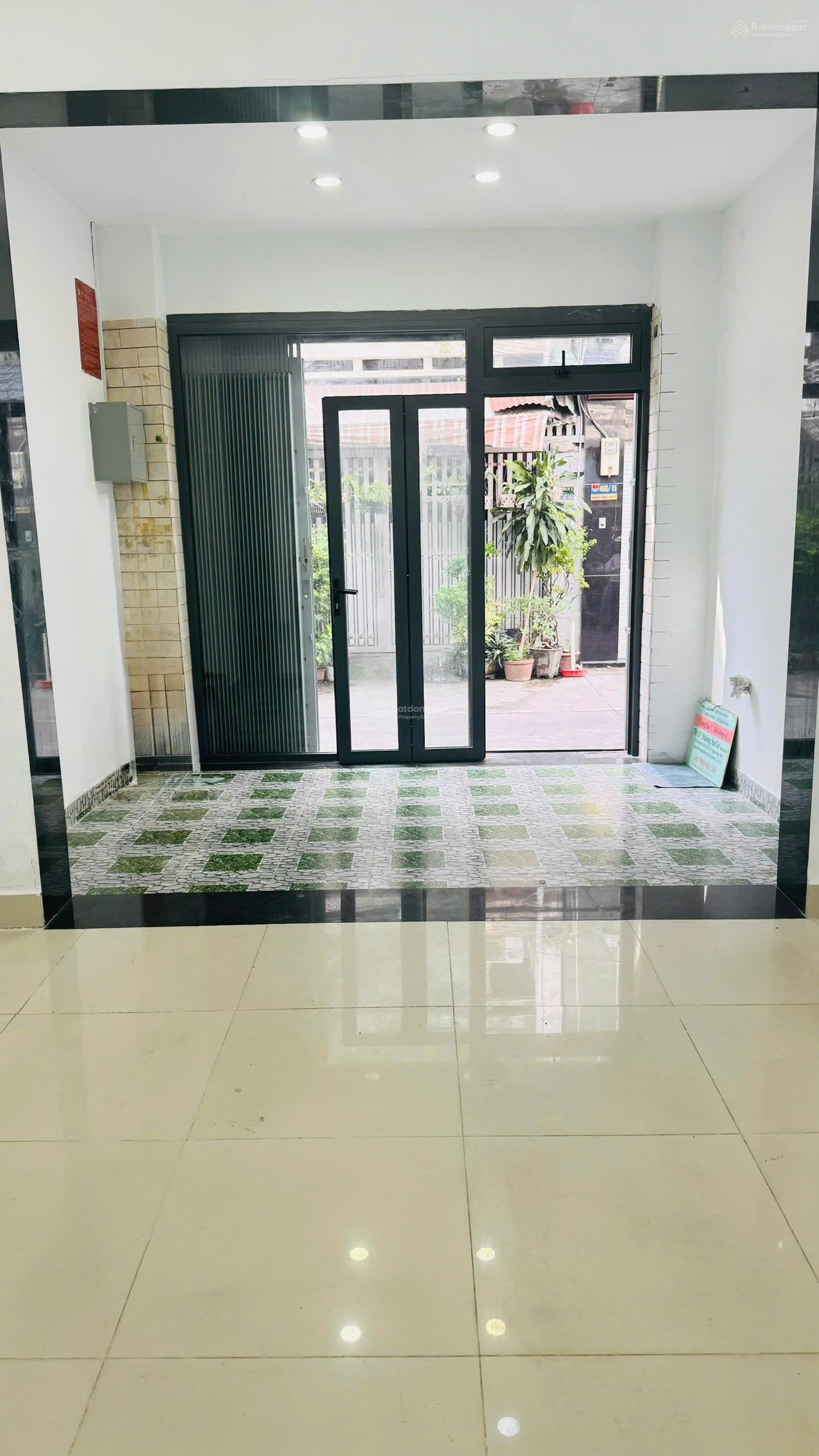Bán nhà hẻm 8m 2 xe ô tô tránh nhau 490 Nguyễn Tri Phương 16008412