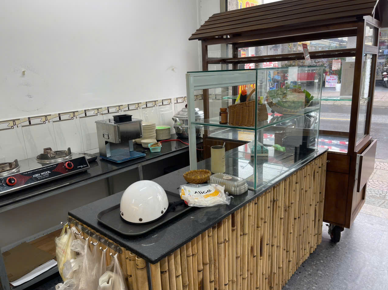 SANG RẺ QUÁN CÀRI - CƠM, ĐẸP LẮM CHỈ 98tr , NGAY MT ĐƯỜNG LỚN NGUYỄN ẢNH THỦ SẦM UẤT , MB thuê: 14 16008429