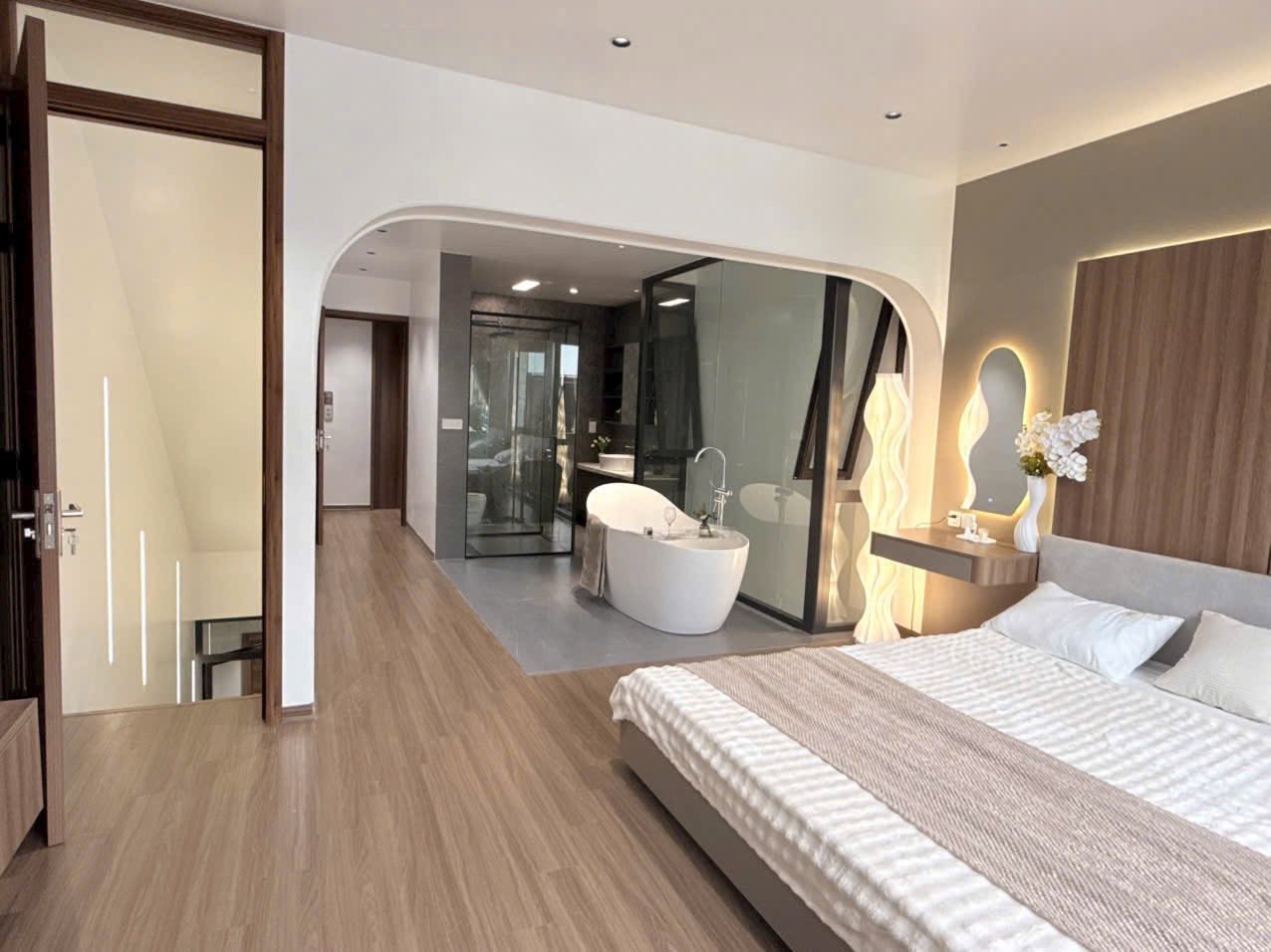 Bán nhà 6 tầng mặt phố Đặng Thai Mai, ph Tân Bình, TP HD, 60m2, mt 5m, full đồ, thang máy 16008506