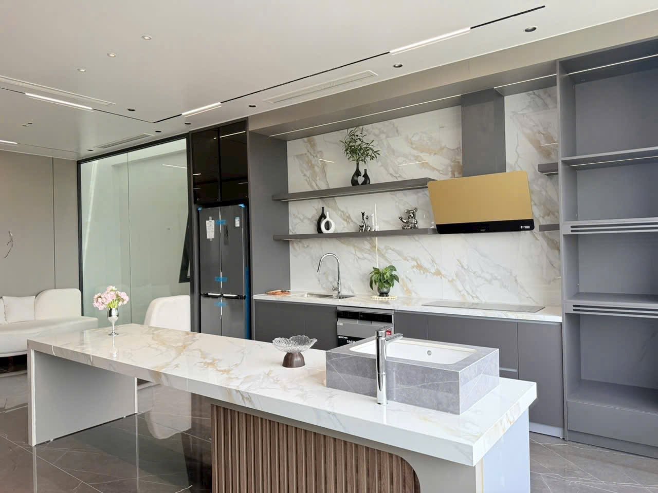 Bán nhà 6 tầng mặt phố Đặng Thai Mai, ph Tân Bình, TP HD, 60m2, mt 5m, full đồ, thang máy 16008506