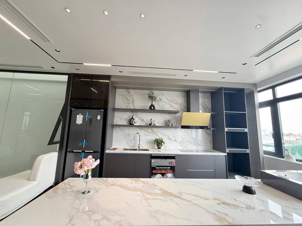 Bán nhà 6 tầng mặt phố Đặng Thai Mai, ph Tân Bình, TP HD, 60m2, mt 5m, full đồ, thang máy 16008506