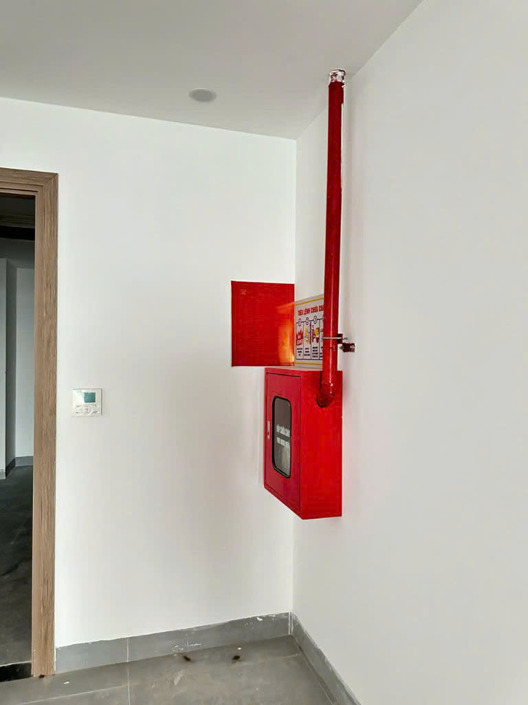 Cho thuê nhà căn góc, Lê Văn Lương, Khuất Duy Tiến; 105m2* 5T -44 tr 16008514