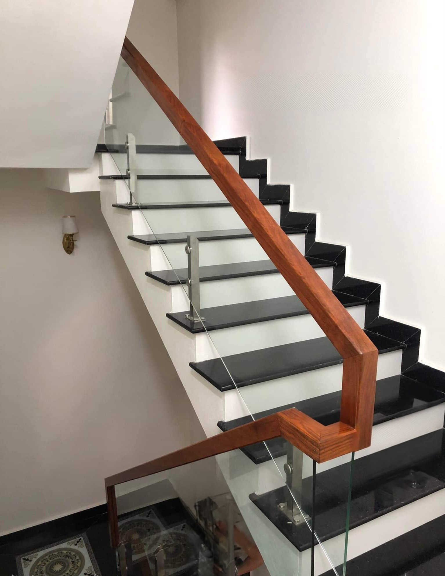 Cho thuê nhà căn góc, Lê Văn Lương, Khuất Duy Tiến; 105m2* 5T -44 tr 16008514