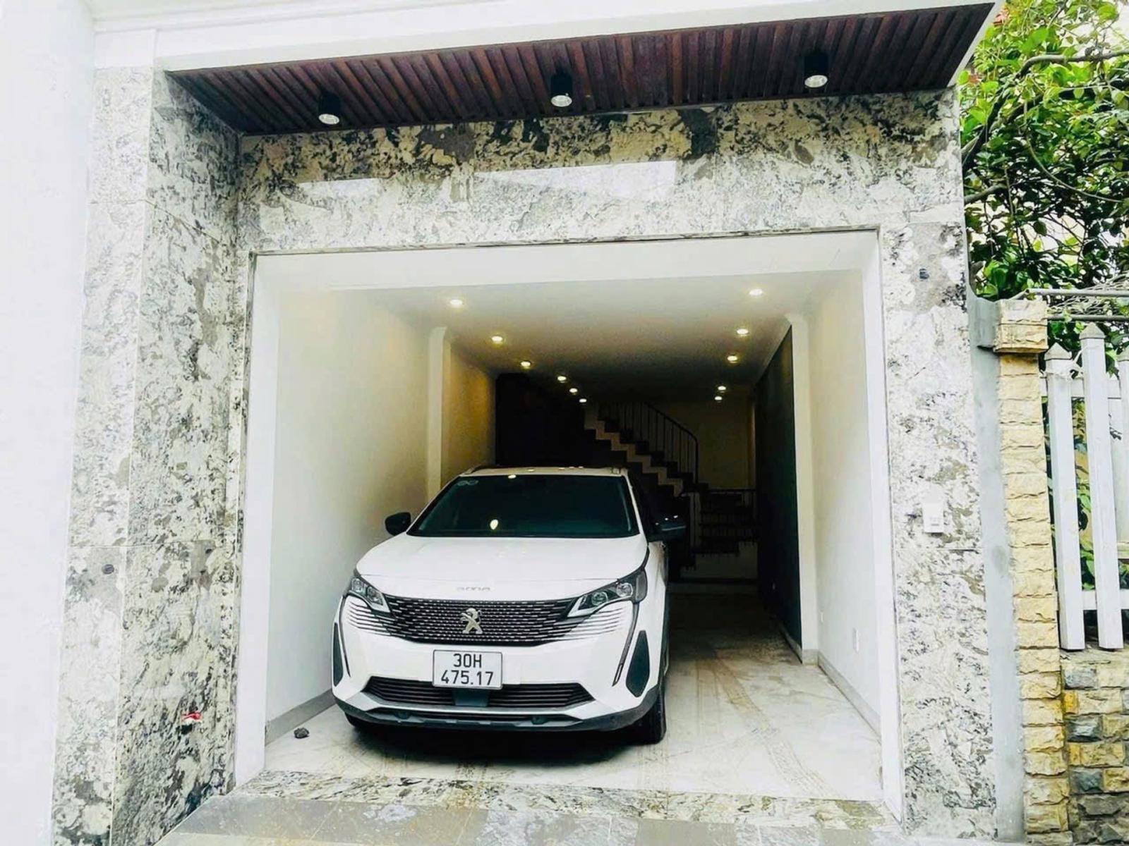 Bán nhà Ngọc thụy 11 tỷ 40m ô tô gara,thang máy,sổ đỏ Long Biên 16008620