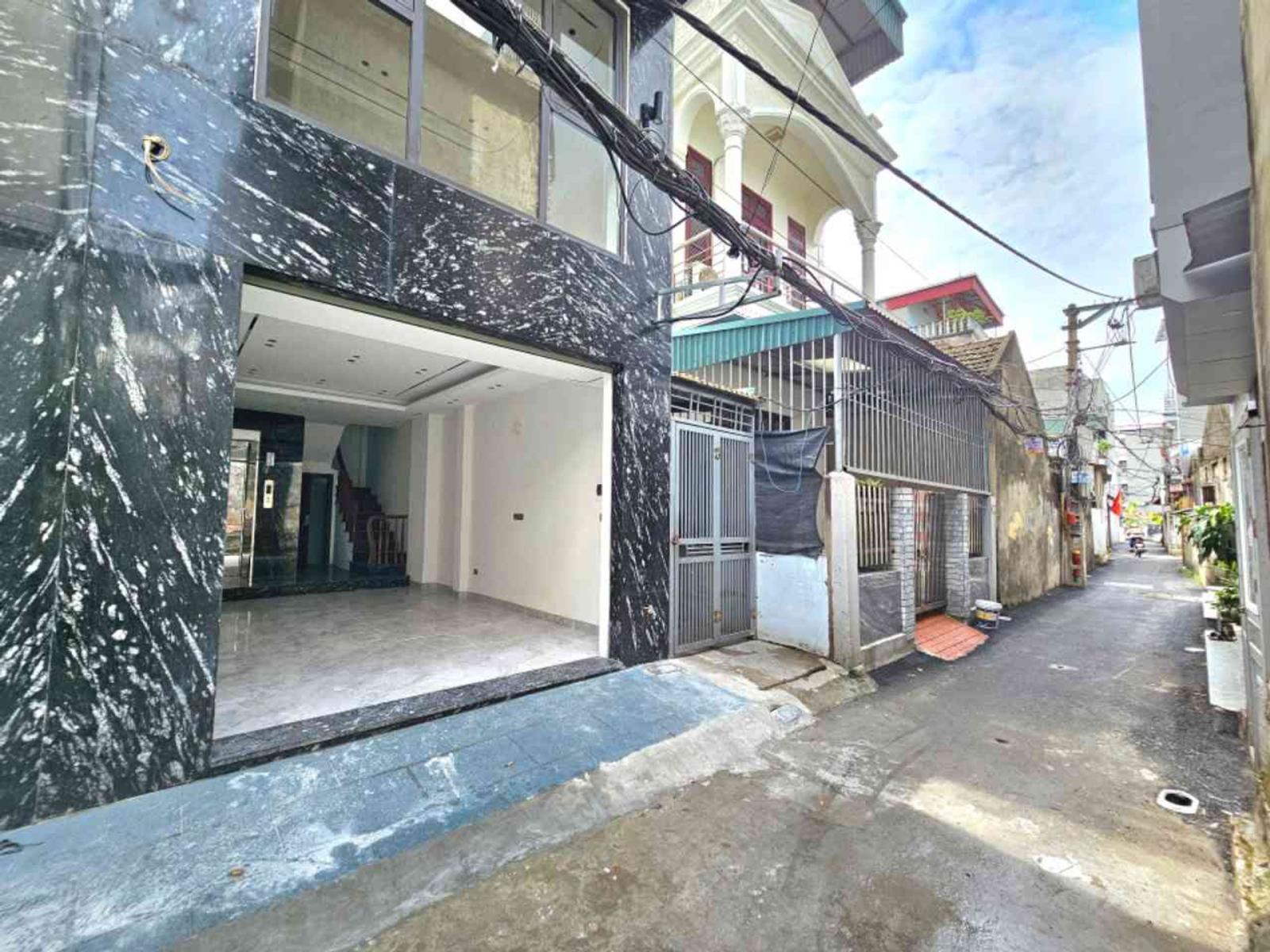 Bán nhà Long Biên 9 tỷ 40m Gara,Thang máy,nhà mới 16008621