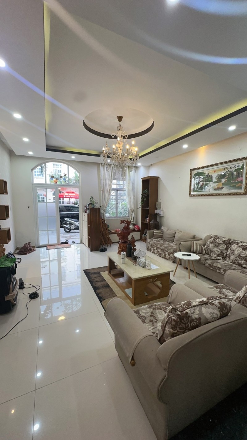 Bán nhà mặt tiền đường 357, Phước Long B, Q9, Thủ Đức, TP HCM. DT 95m2, 3 tầng, SHR. Giá 14.9 tỷ. 16008639